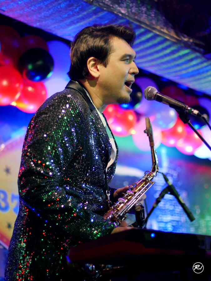 Sequin blazer - Backing vocals and keyboard Sequin blazer - Backing vocals and keyboard